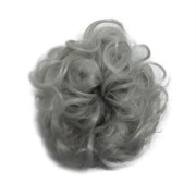 Levantamiento de cabello de bollo desordenado con pelo artificial rizado - gris claro